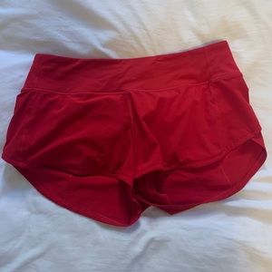 🔥 Red Lululemon “speed up shorts” 2.5” 🔥